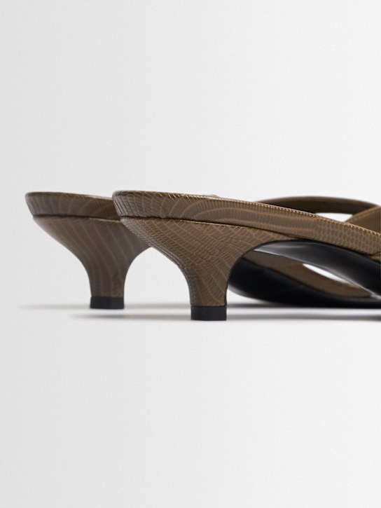 Toteme 35mm Lizard print leather thong sandals 4 Toteme 35mm Lizard print leather thong sandals