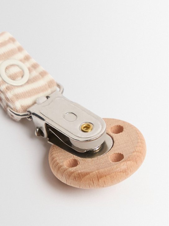 1 + IN THE FAMILY Pacifier clip 3 1 + IN THE FAMILY Pacifier clip