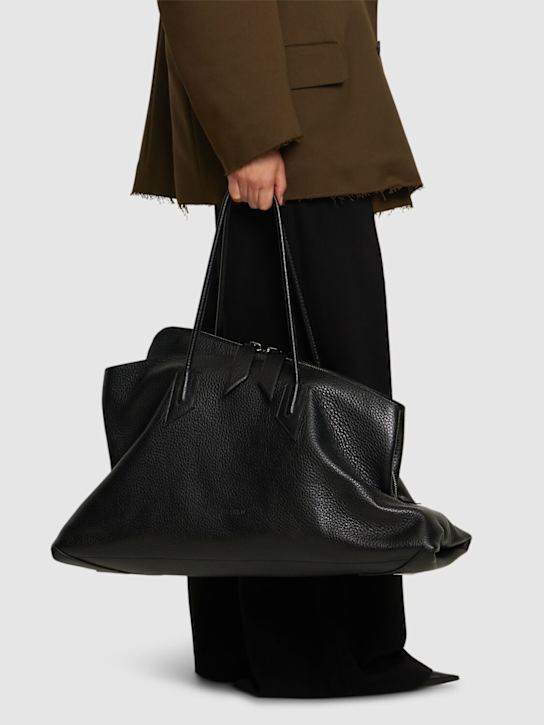 The Attico Large La Passeggiata grain leather bag