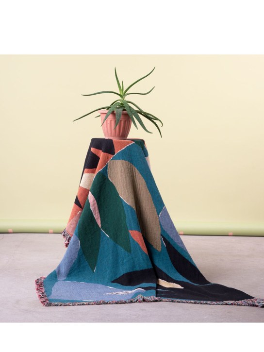 Slowdown Studio Barbosa throw