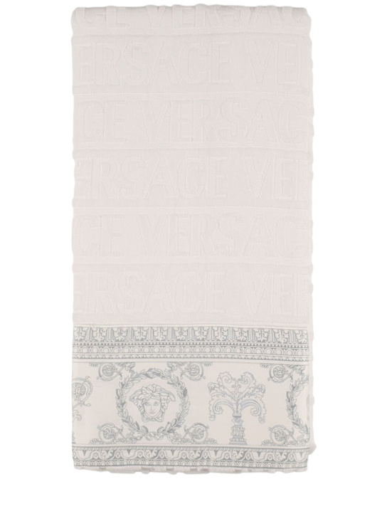 Versace I Heart Baroque bath towel